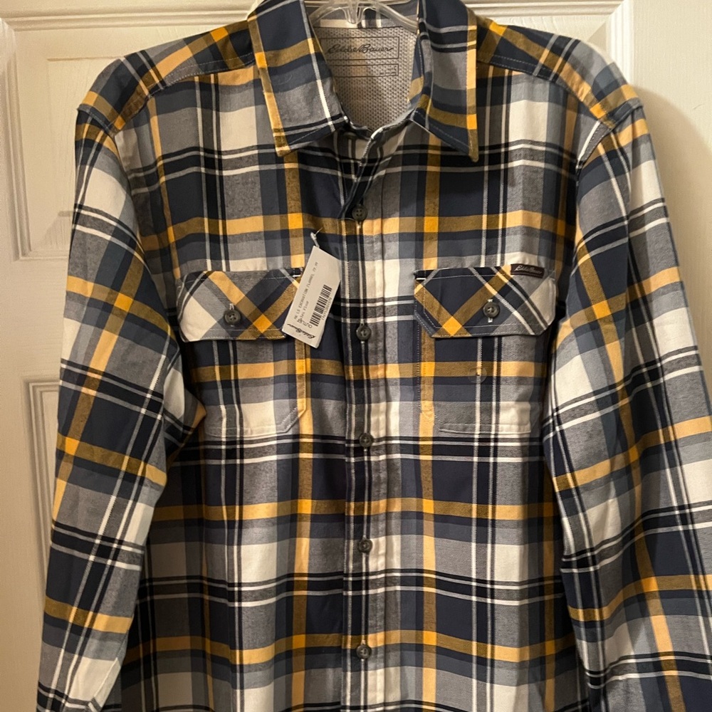 Eddie Bauer men’s plaid long sleeve shirt New size large